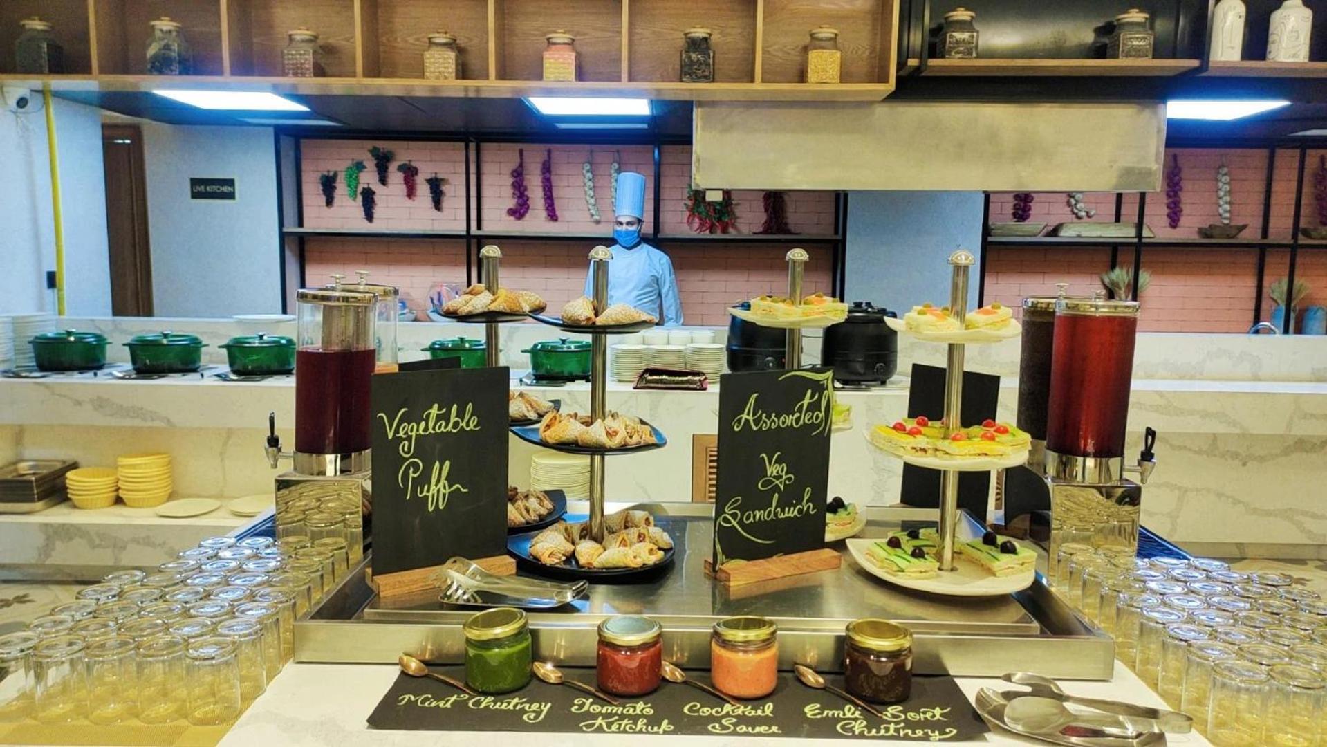 Arista By Ambition Hotel Guwahati Buitenkant foto