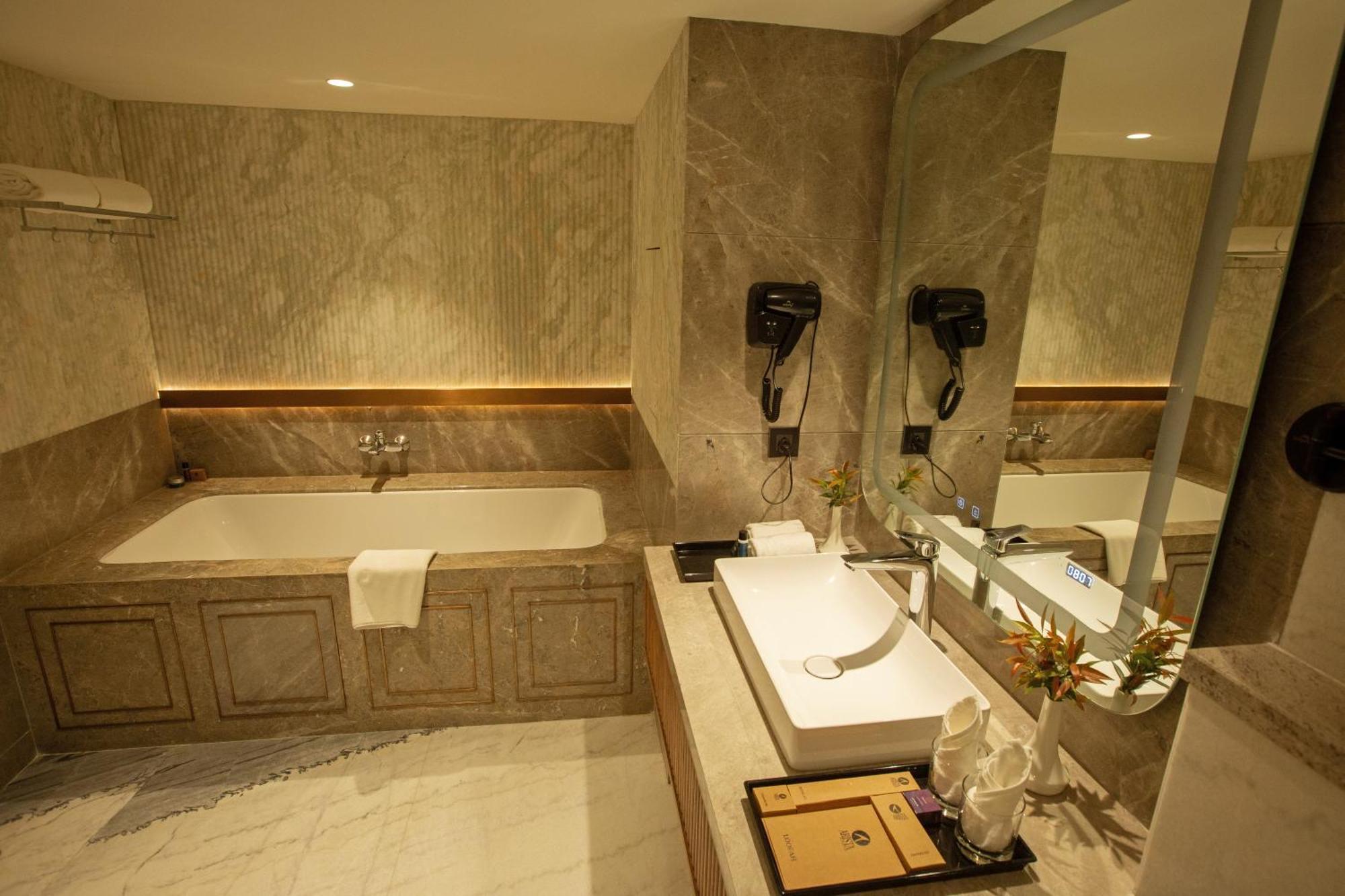 Arista By Ambition Hotel Guwahati Buitenkant foto